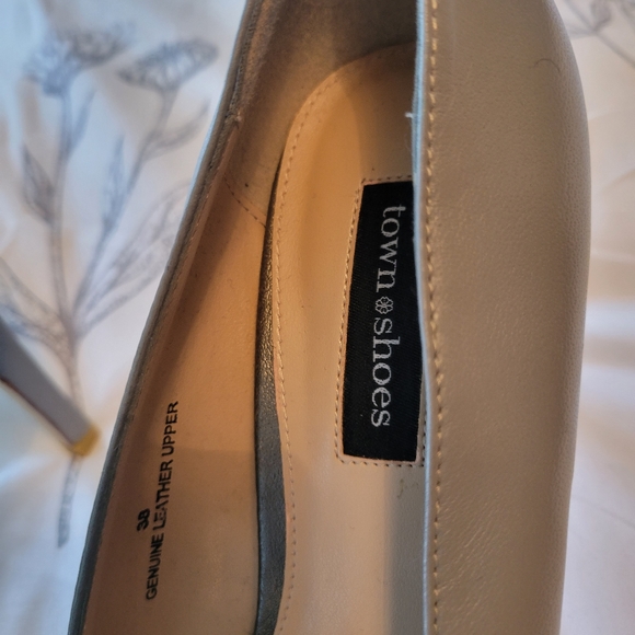 Town Shoes Grey Heels - Picture 3 of 4